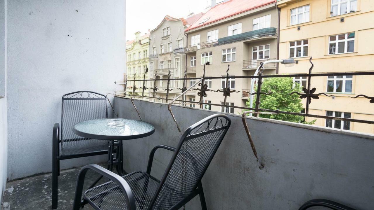 Apartment Four Year Seasons - Walkable To Centre, Metro And Riverside Praha Bagian luar foto